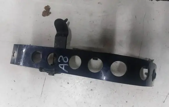 Audi A8 S8 D2 4D Fender mounting bracket 4D0821137AM