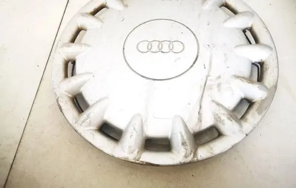 Audi A6 S6 C5 4B R15 wheel hub/cap/trim 8d0601147b