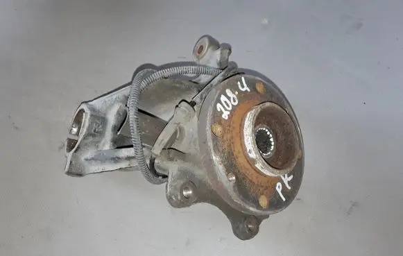 Peugeot 208 Front wheel hub 1607557480