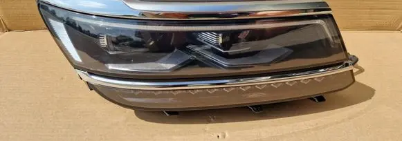 Volkswagen Tiguan Headlight/headlamp