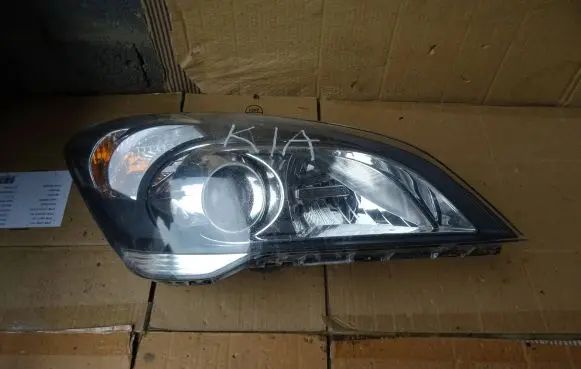 KIA Ceed Headlight/headlamp 921021H