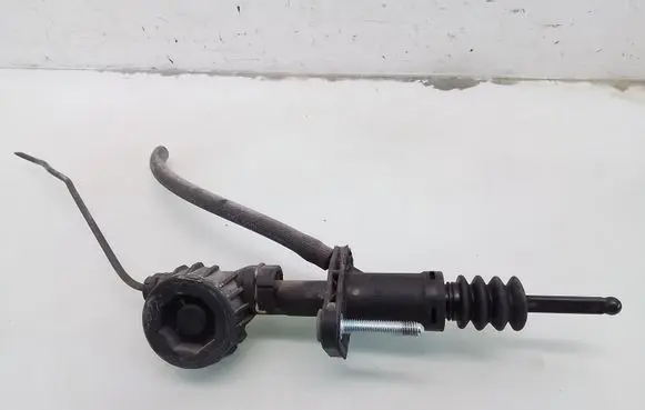 Clutch slave cylinder