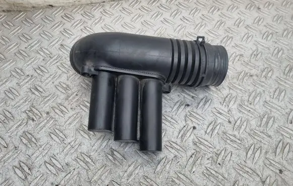Volkswagen Golf VII Intake resonator 04E129651A