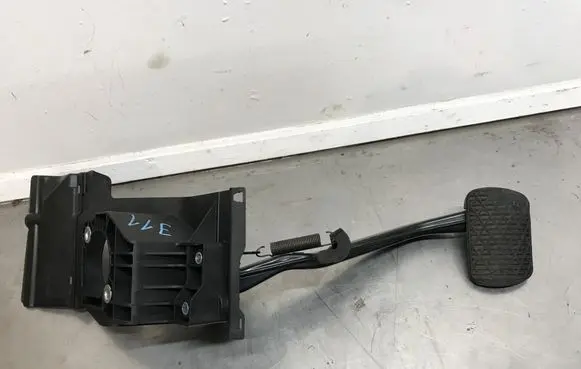 Mercedes-Benz CLK A209 C209 Brake pedal A2032907401