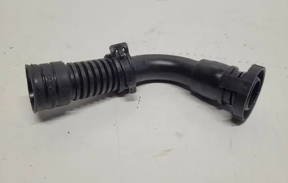 Volkswagen Golf IV Breather hose/pipe 038103493