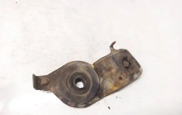 Nissan Primera Radiator mount bracket 