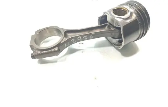 Mitsubishi Outlander Piston with connecting rod 