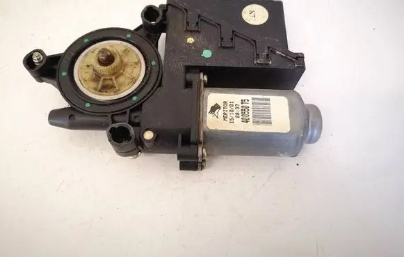 Skoda Fabia Mk1 (6Y) Front door window regulator motor 6Q1959801 40050F
