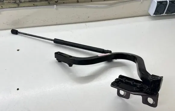 Chevrolet Corvette C7 Engine bonnet/hood hinges 23432067R 23436702B