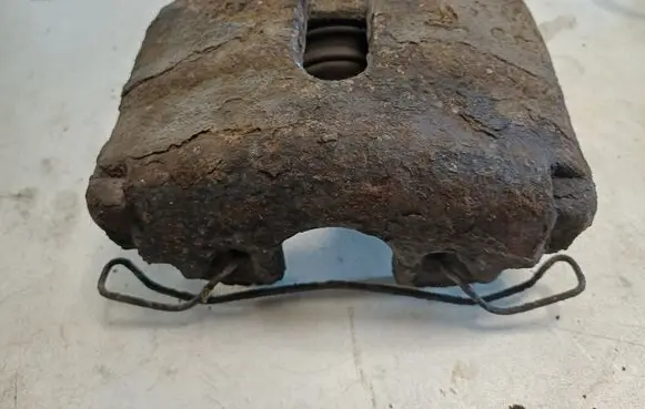 Front brake caliper