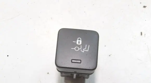 Peugeot 508 II Tailgate/boot open switch button 9810617677