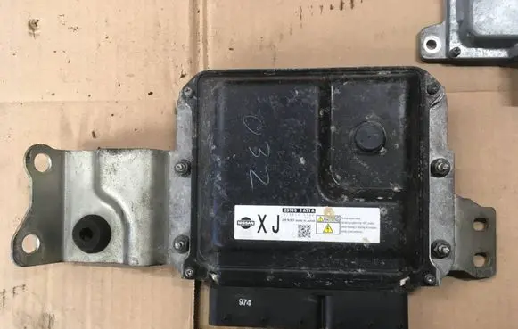 Nissan Murano Z51 Engine control unit/module 237101AT1A 2758009744