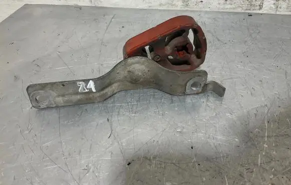 BMW X5 E70 Muffler mount bracket/holder 7599339 7583940