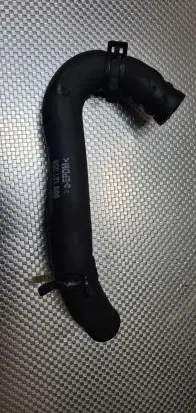 Volkswagen PASSAT B5.5 Engine coolant pipe/hose 06B121058