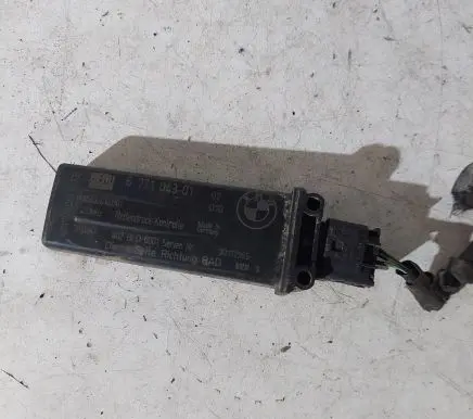 BMW 5 E60 E61 Tire pressure sensor 677104301