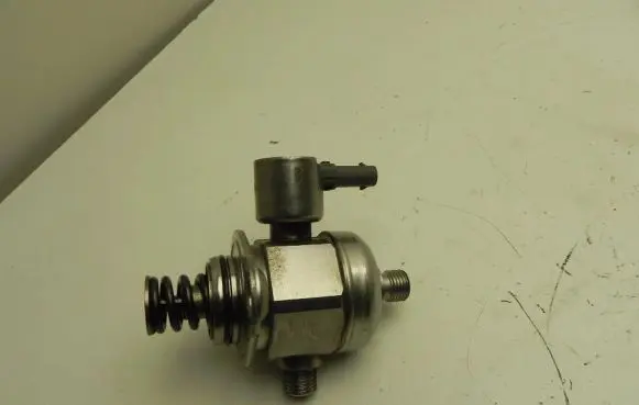 BMW 4 F32 F33 Fuel injection high pressure pump 7847204 VD8076