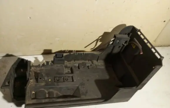 Opel Vectra C Battery box tray 24413805