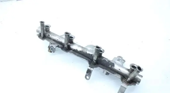 Volkswagen PASSAT CC Fuel main line pipe 06J133317M