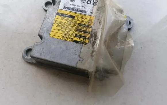 Toyota Corolla Verso AR10 Airbag control unit/module 216877104 216877-104