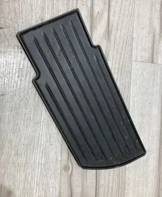 Foot area side trim