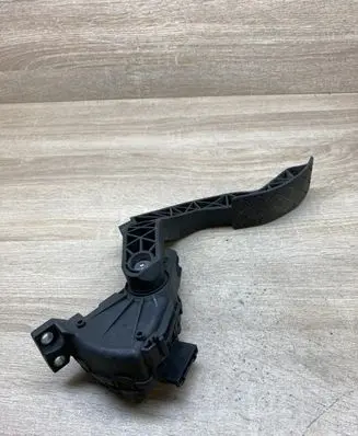 Audi A4 S4 B5 8D Accelerator throttle pedal 8D1721523F