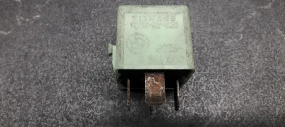 BMW 5 E60 E61 Fuel pump relay 8366600