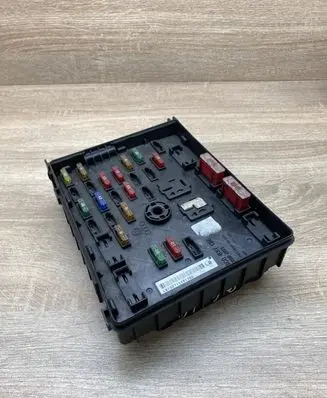 Volkswagen PASSAT B6 Fuse module 3C0937125