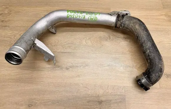 Volvo V40 Intercooler hose/pipe 31657732 31370288