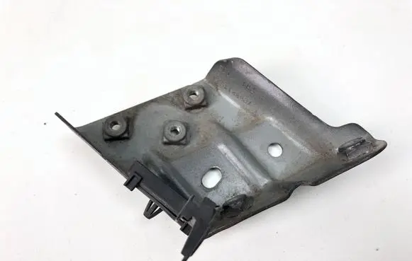 Volkswagen Touareg II Fender mounting bracket 7P6821152A