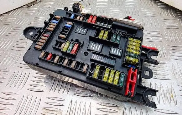 BMW 3 F30 F35 F31 Fuse module 9337880