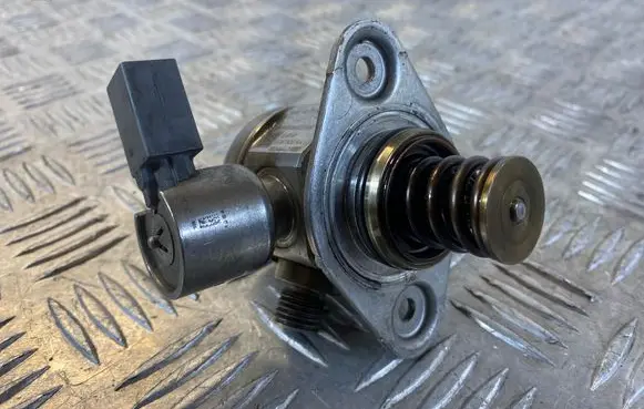 BMW X5 E70 Fuel injection high pressure pump 7595339