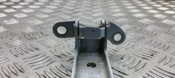 Toyota Avensis T270 Rear door lower hinge