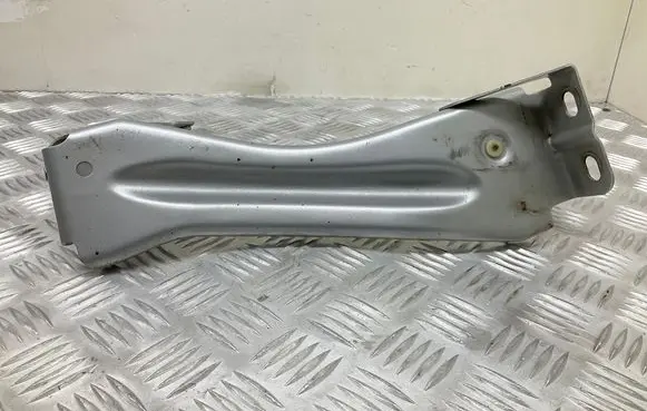 Audi TT TTS Mk2 Fender mounting bracket 8J0821136F