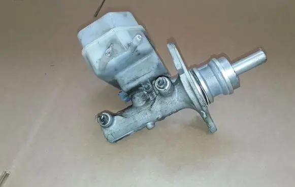 Mercedes-Benz Sprinter W906 Master brake cylinder A0024315202