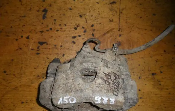 Mitsubishi Pajero Front brake caliper