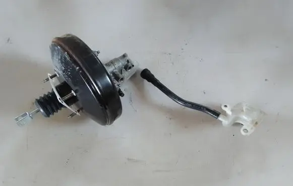Ford Fiesta Brake booster 8V512B195LF