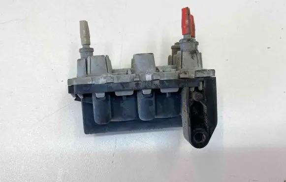 Engine mount vacuum valve