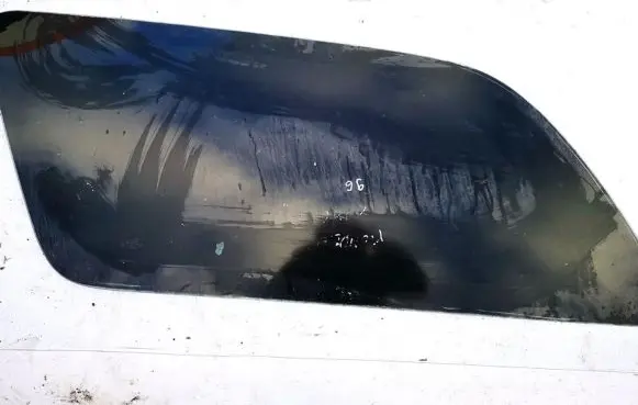 Ford Mondeo MK I Rear side window