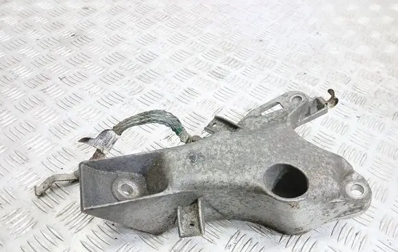 BMW X5 E70 Engine mounting bracket 6772673