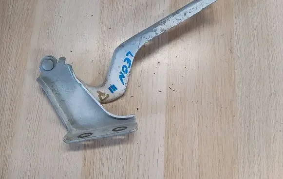 Seat Leon (5F) Engine bonnet/hood hinges 5F0823302B