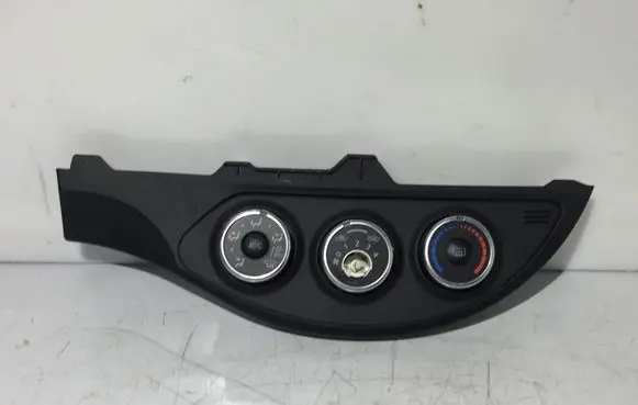 Toyota Yaris Climate control unit 554060D390 107747A0 5590375F604