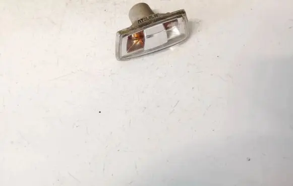 Opel Zafira B Front fender indicator light 13252455 13252456