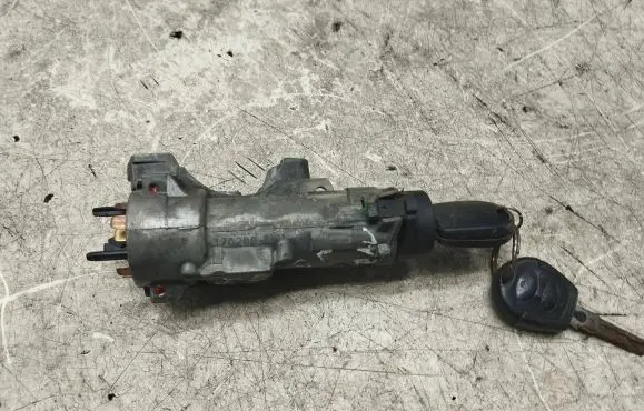 Volkswagen PASSAT B5 Ignition lock 4B0905851A