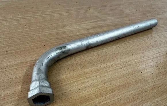 Volkswagen PASSAT B8 Wheel nut wrench 4D0012219A