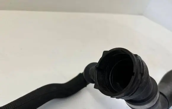 BMW 5 G30 G31 Engine coolant pipe/hose 8572905