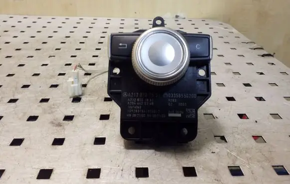Multifunctional control switch/knob