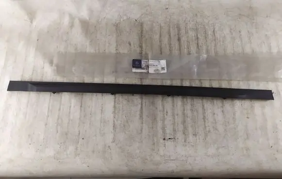 Mercedes-Benz S W222 Rubber seal loading door A2226900670