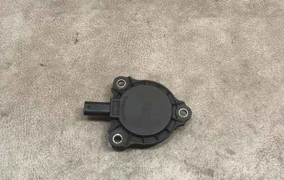 Mercedes-Benz GL X166 Turbo solenoid valve A2761560490