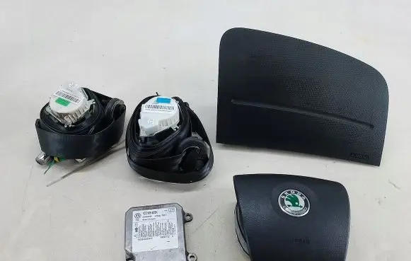 Skoda Praktik (5J8) Airbag set 