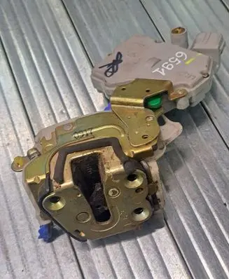 Nissan Terrano Front door lock